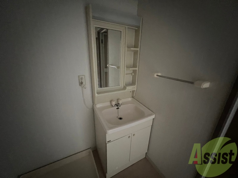 洗面設備　洗面は収納もあるので身支度にとても便利です