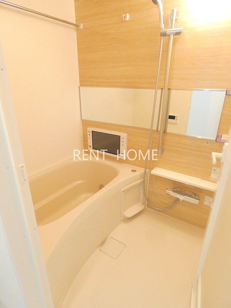 バス・シャワールーム　広めの浴室です。（追焚き・浴室乾燥機付）