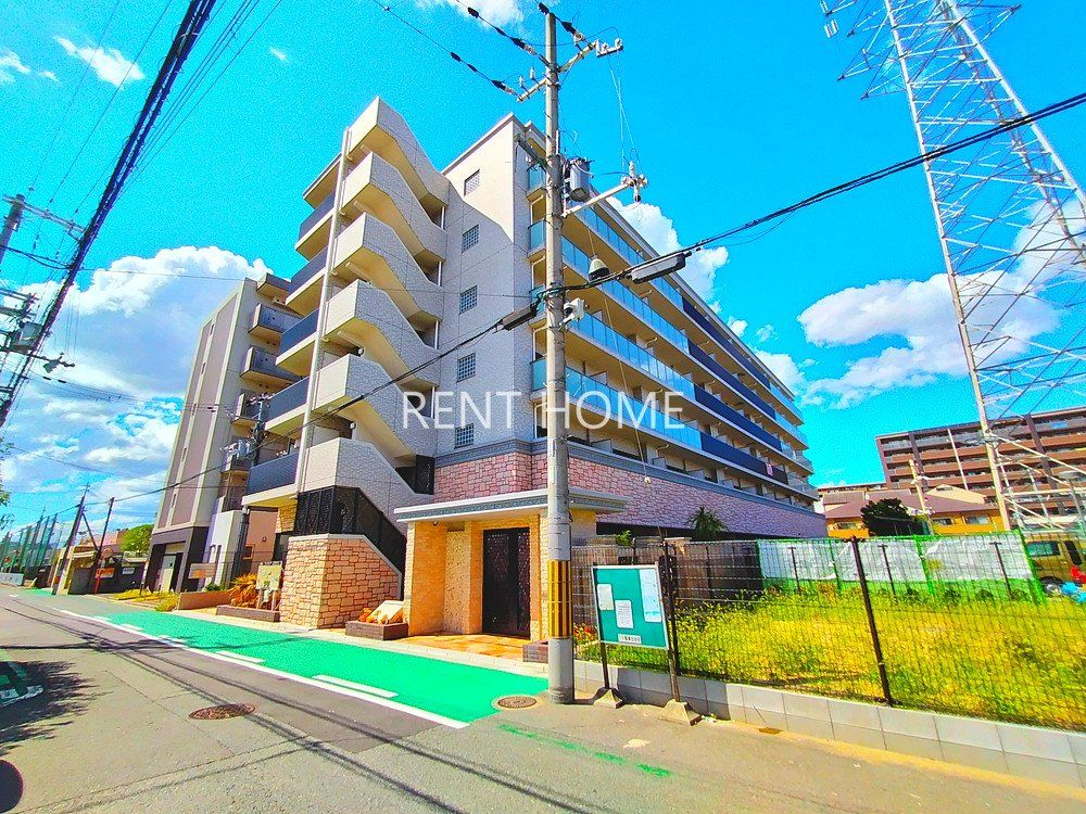 建物外観　RC造の6階建てマンションタイプ