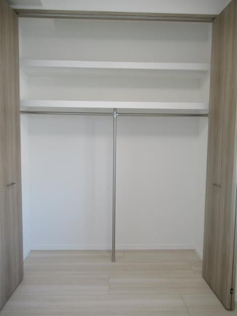 収納　パイプハンガー付き☆畳まず衣類を掛けることができます♪