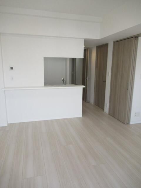 居室・リビング　自由に家具を配置できる広々としたリビングです♪