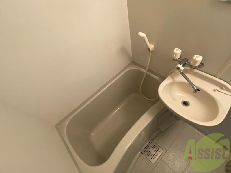 バス・シャワールーム　綺麗な浴室です。１日の疲れを癒すのに最適ですね。