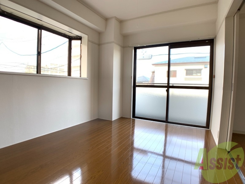 その他部屋・スペース　洋室は陽がよく差し明るく清潔感が有りますね