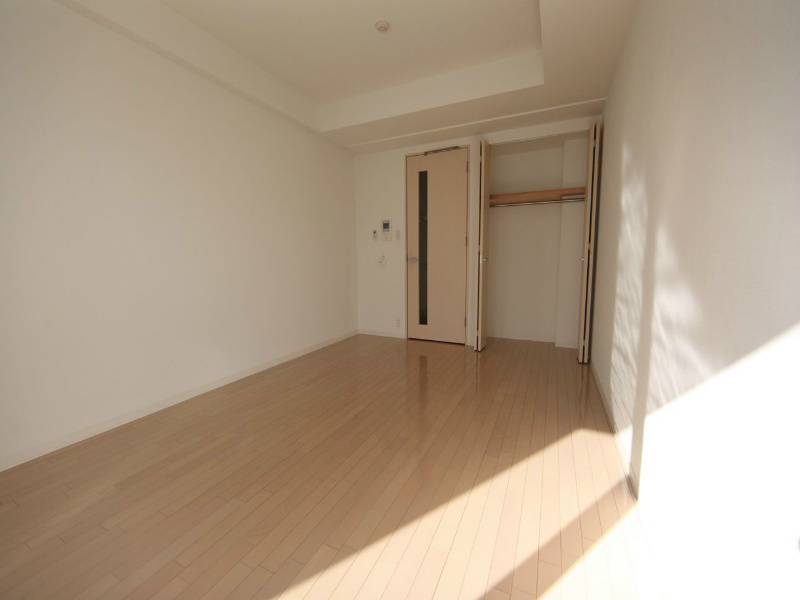 居室・リビング　洋室8.8帖　クローセット付（収納充実してます）エアコン付