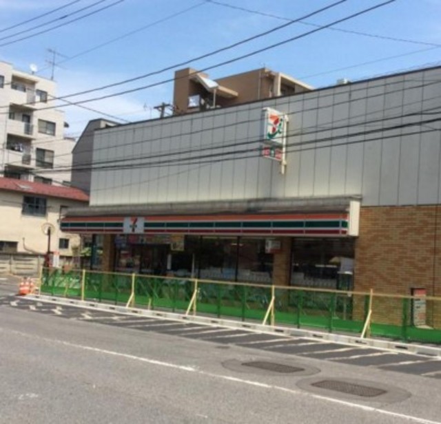 コンビニ　セブンイレブン文京千石駅前店（コンビニ）まで196m