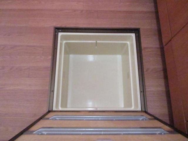 収納　床下収納