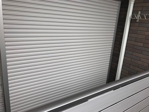 その他　ベランダ側はシャッター付です