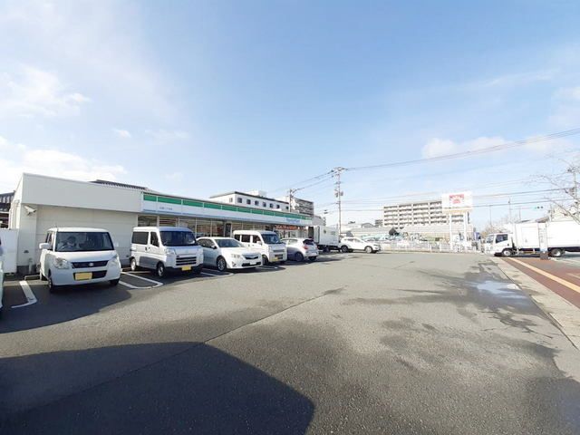 コンビニ　ファミリーマート松島１丁目店（コンビニ）まで600m