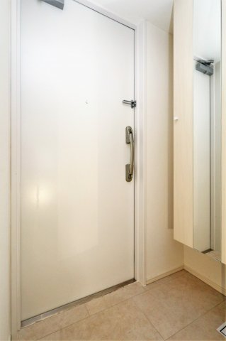 玄関　参考写真（同物件別部屋）