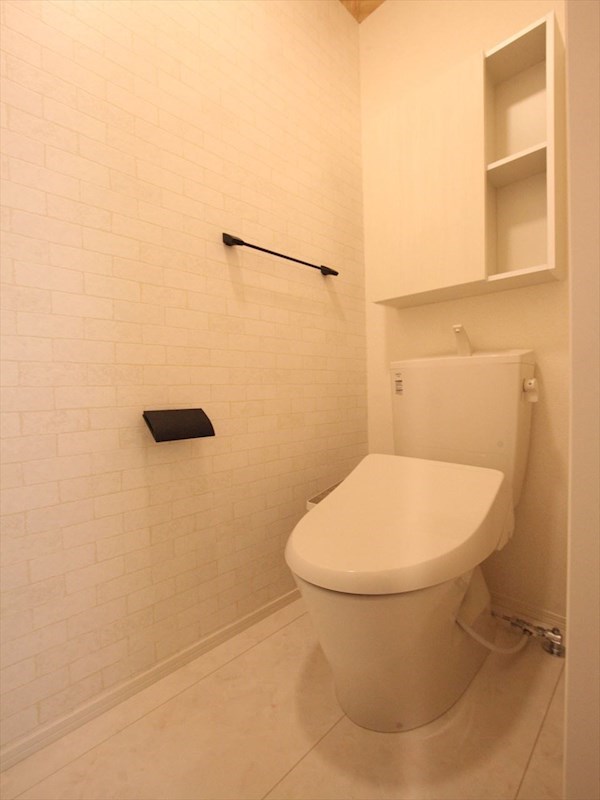 トイレ　温水洗浄暖房便座付トイレ