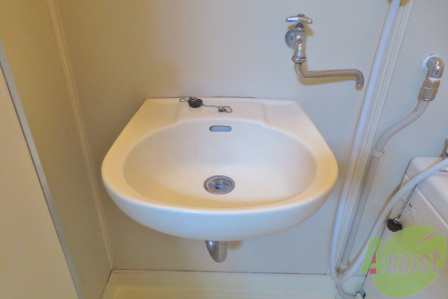 洗面設備　洗面はコンパクトサイズで使いやすいですね。