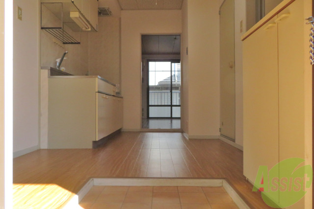 玄関　玄関入ると広いので圧迫感がありません。