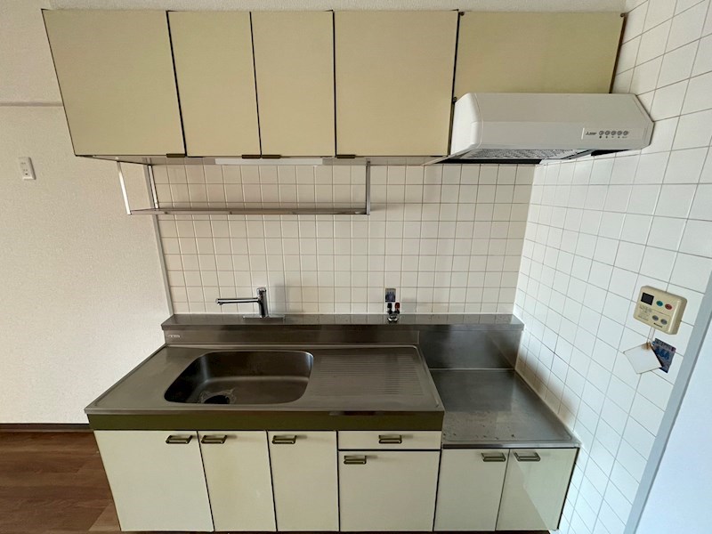 キッチン　※別号室の写真となります。