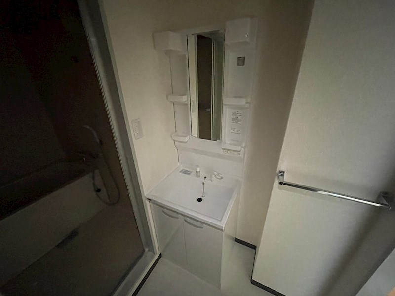 洗面設備　※別号室の写真となります。