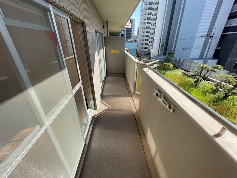 バルコニー　※別号室の写真となります。