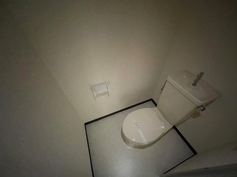 トイレ　※別号室の写真となります。