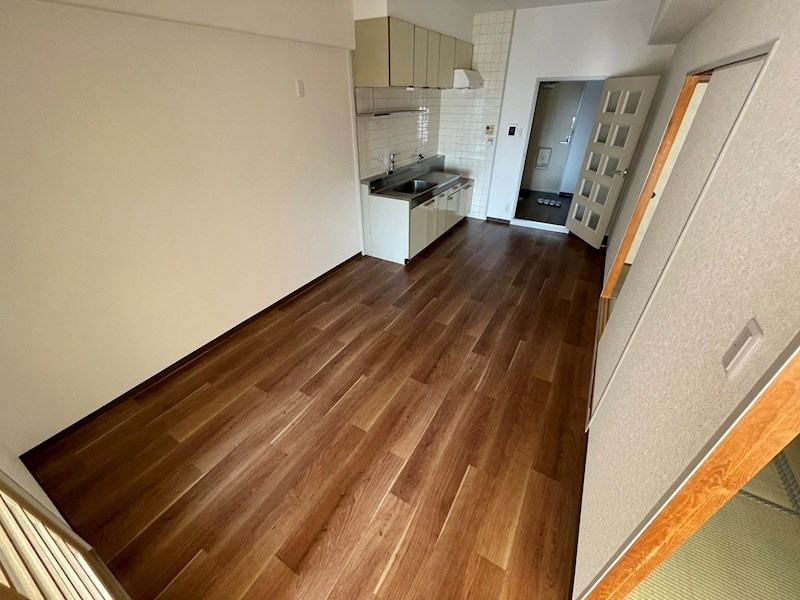 居室・リビング　※別号室の写真となります。