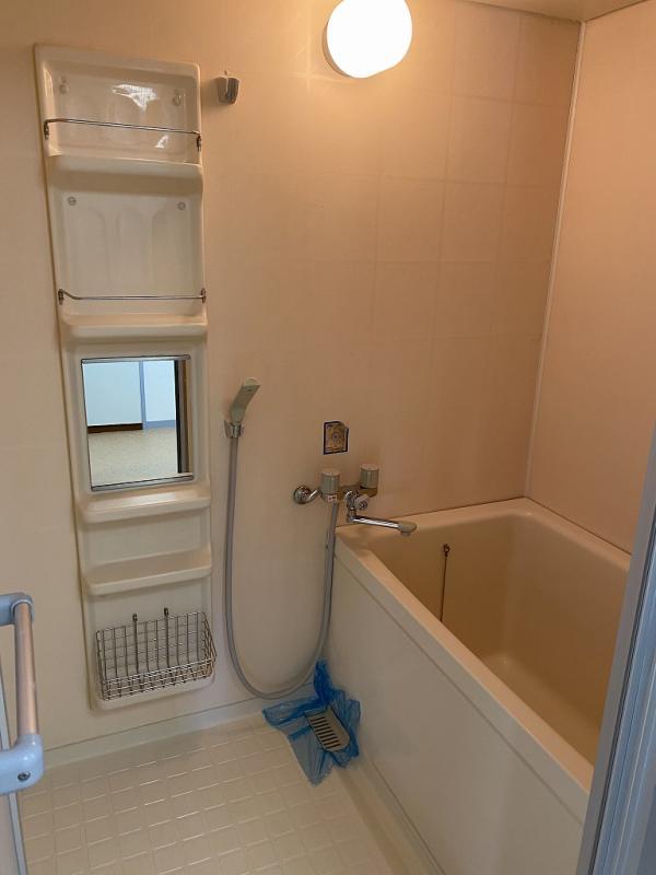 バス・シャワールーム　バス