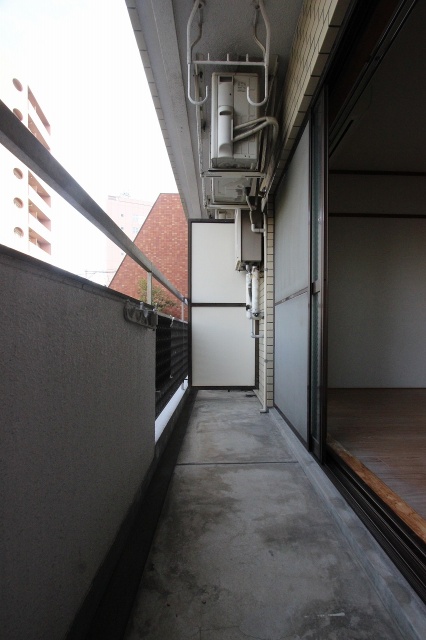 バルコニー　同物件別号室