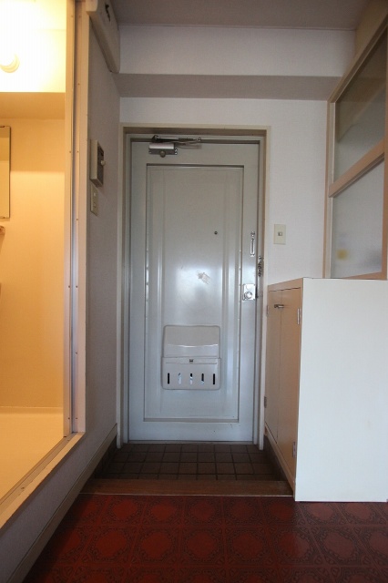 玄関　同物件別号室