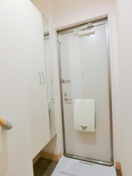 玄関　写真は別のお部屋のイメージです　現況優先