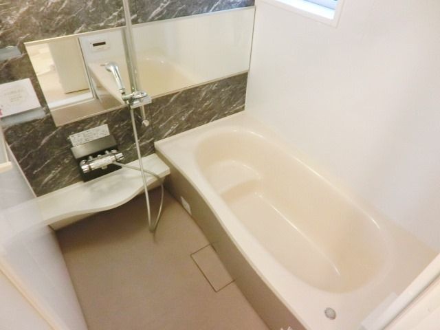 バス・シャワールーム　広々１坪バス♪