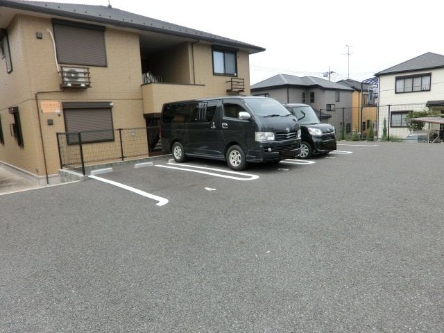 駐車場　目の前が駐車場です