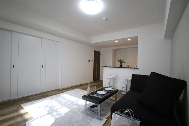 居室・リビング　※同号室の別階のお写真です