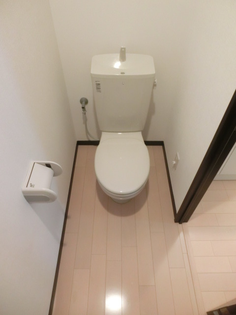 トイレ　広いトイレスペースです。