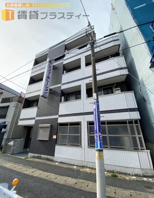 建物外観　駅まで１本道のオートロックマンションです。