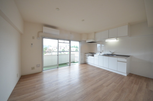 居室・リビング　★大きな窓が、リビングを明るくしてくれます★