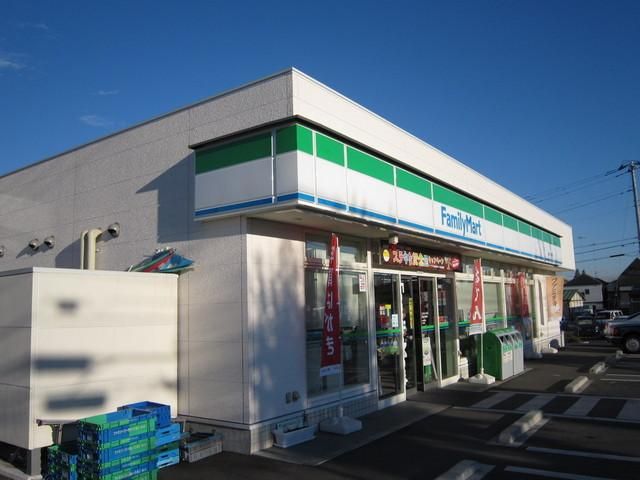 コンビニ　ファミリーマート（コンビニ）まで1100m