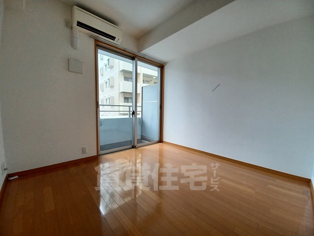 居室・リビング　同物件別部屋