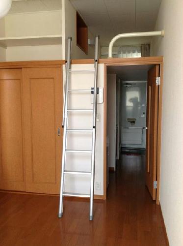 居室・リビング　1Fはフローリング、2Fは絨毯になります。