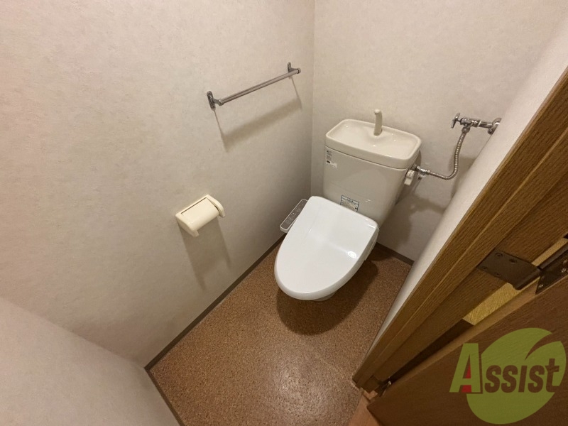 トイレ　ウォシュレット機能がついたトイレ。安心して使用できますね。