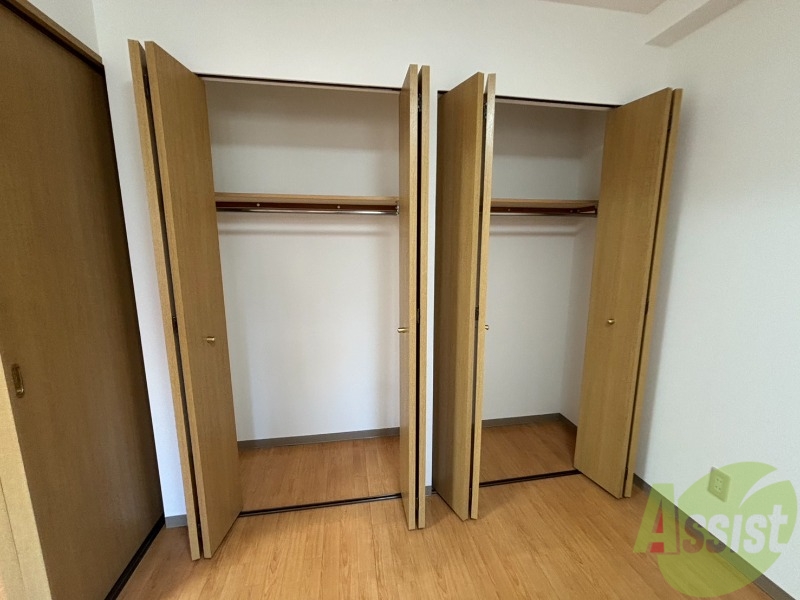 収納　クローゼットは奥行きもあり、荷物が多い方でも安心です。