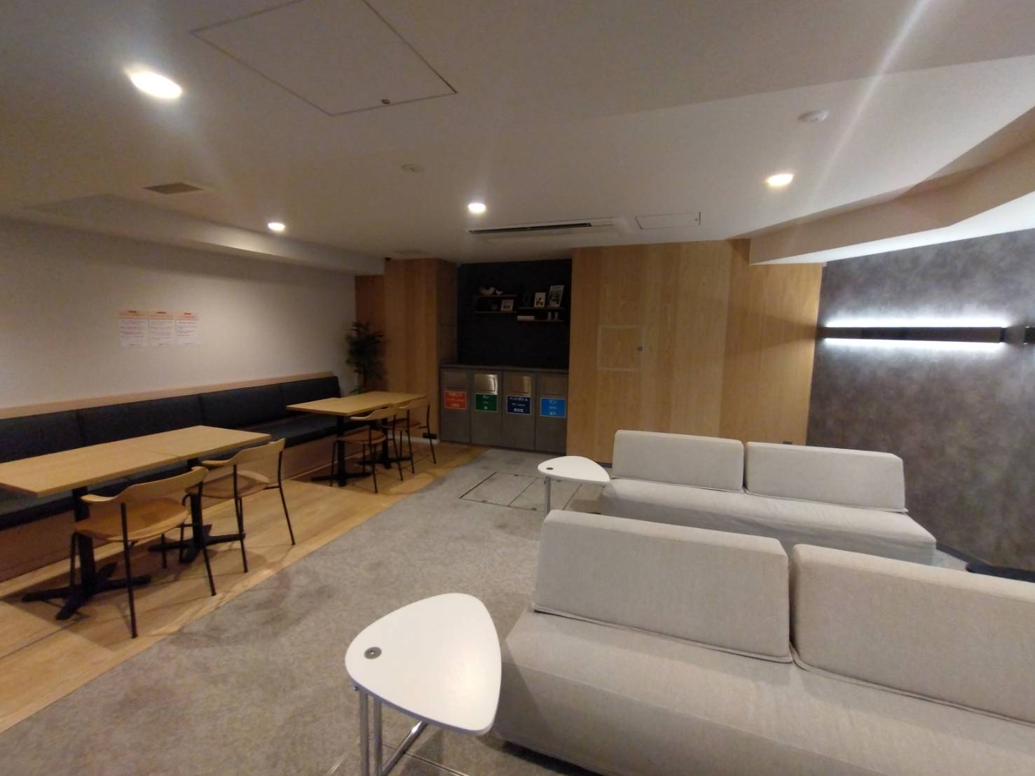 エントランス　コミュニティルーム