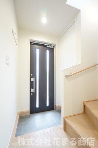 玄関　物件、駅でお待ち合わせでのご案内歓迎！