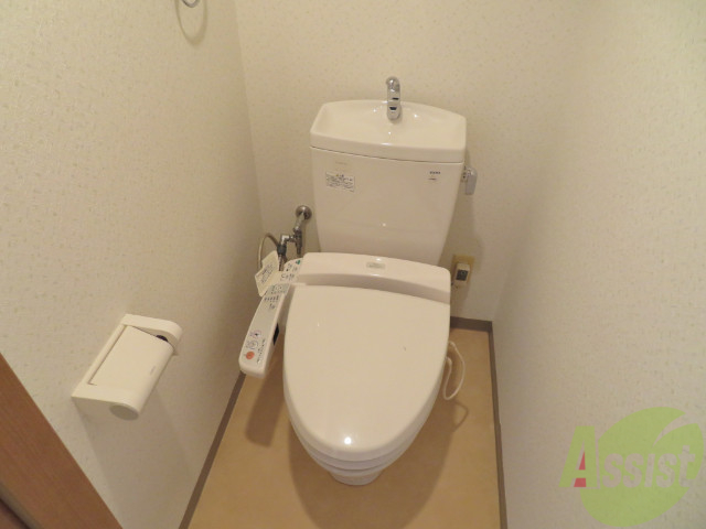 トイレ　トイレは嬉しいウォシュレット機能付きですよー。
