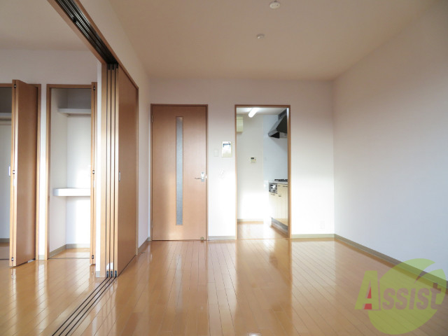 居室・リビング　こちらのお部屋は広々リビングになりますね