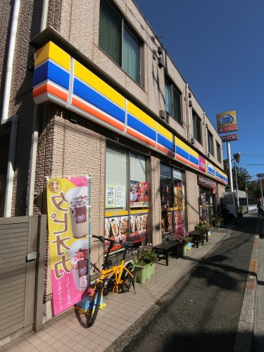 コンビニ　ミニストップ女子大前店（コンビニ）まで562m