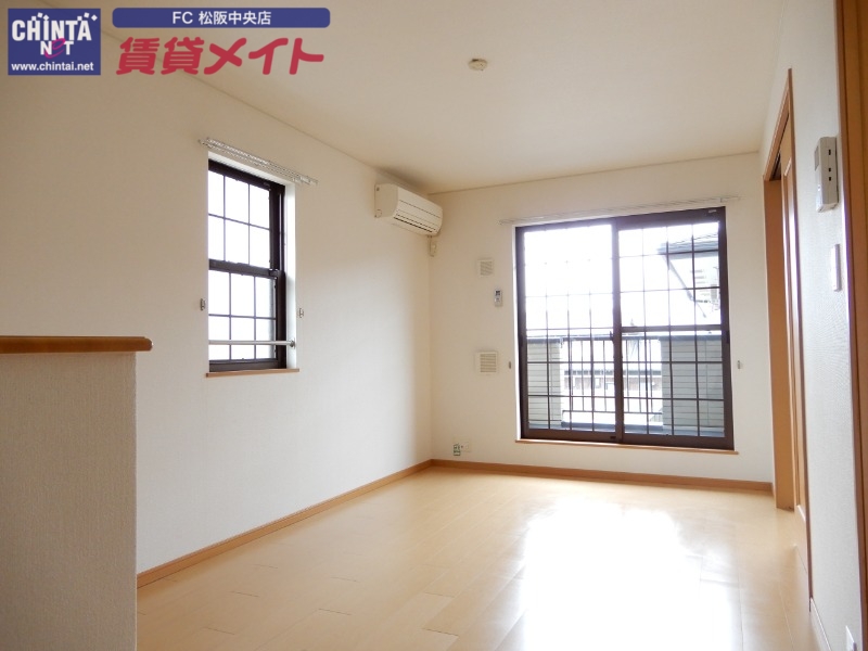 居室・リビング　同タイプの部屋写真です。