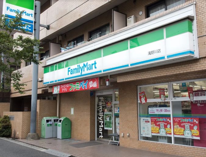 コンビニ　ファミリーマート滝野川店（コンビニ）まで196m