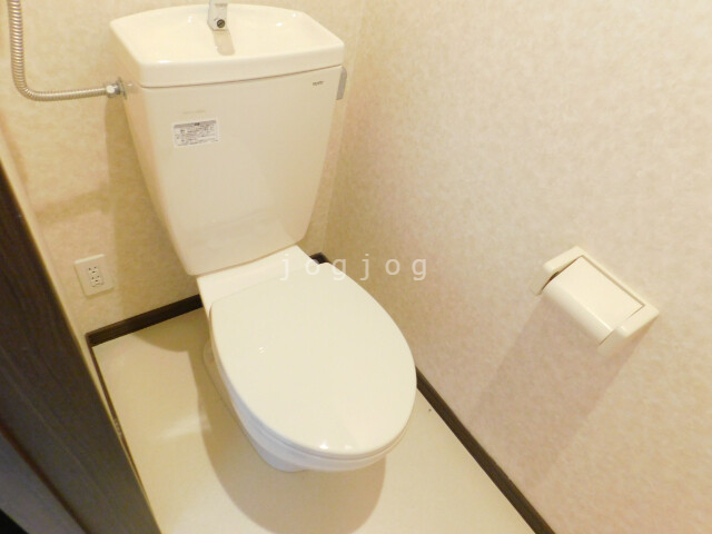 トイレ　水廻りは清掃済みで綺麗な状態です。