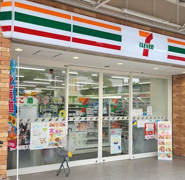 コンビニ　セブンイレブン 南海堺プラットプラット店（コンビニ）まで240m