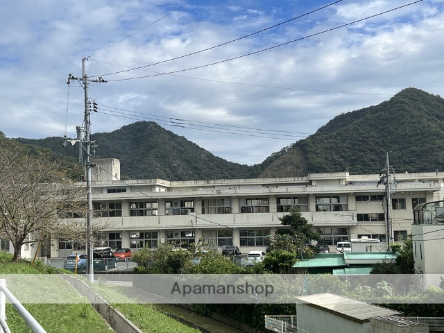 小学校　和気町立本荘小学校（小学校）まで713m