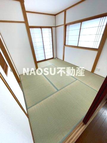 居室・リビング　畳の上でゆっくりとくつろげる和室です