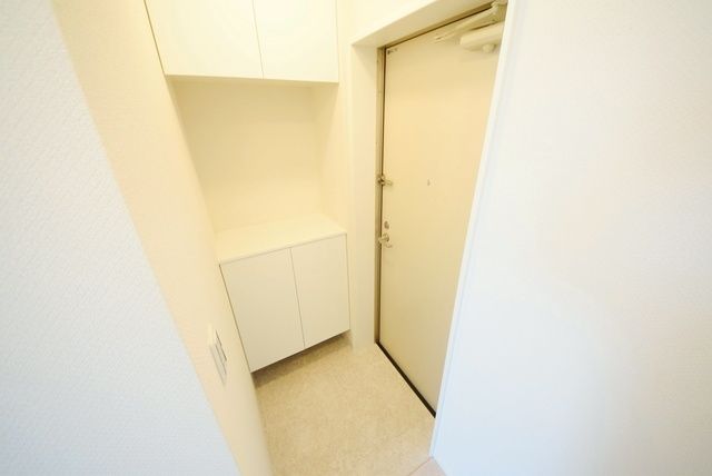 玄関　お問い合わせはタウンハウジング調布店まで