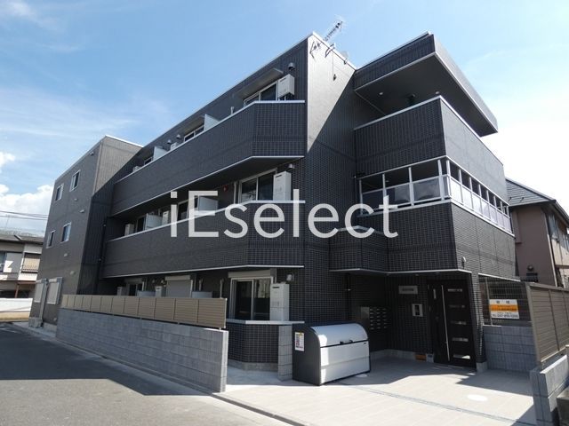 建物外観　2021年6月築の物件です。