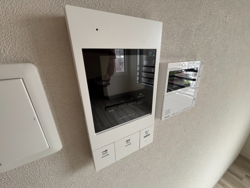 セキュリティ　モニター付きインターホン